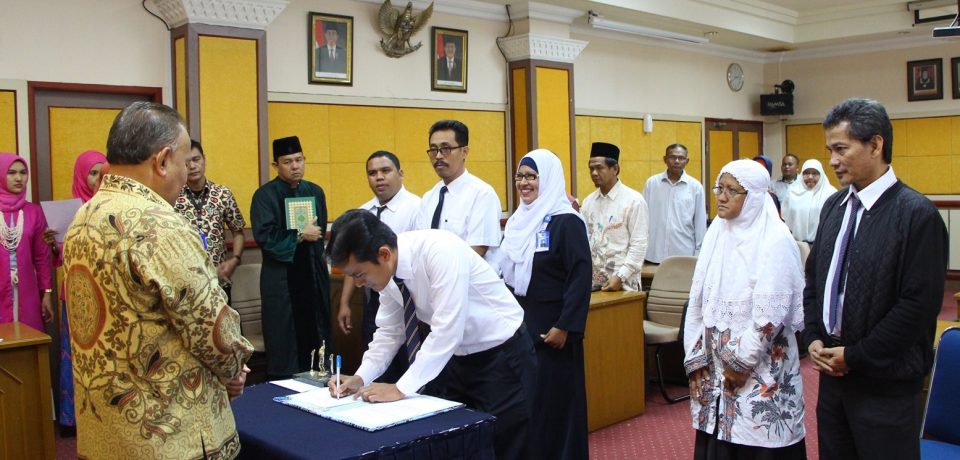 Rektor Universitas Bung Hatta Lantik Kajur dan Sekjur FE, FKIP dan FTI